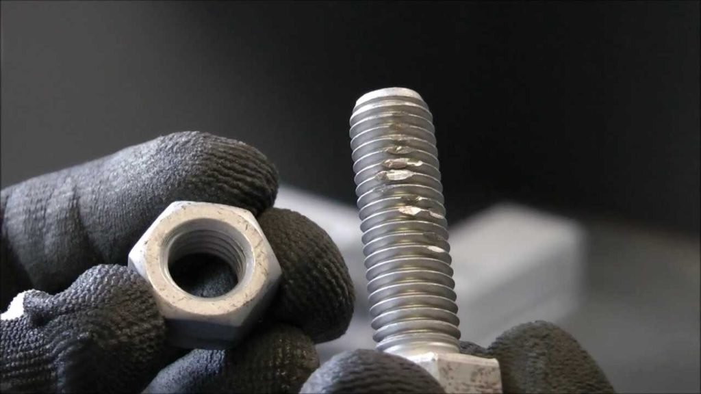 Microscopic Characteristics of Galled Threads