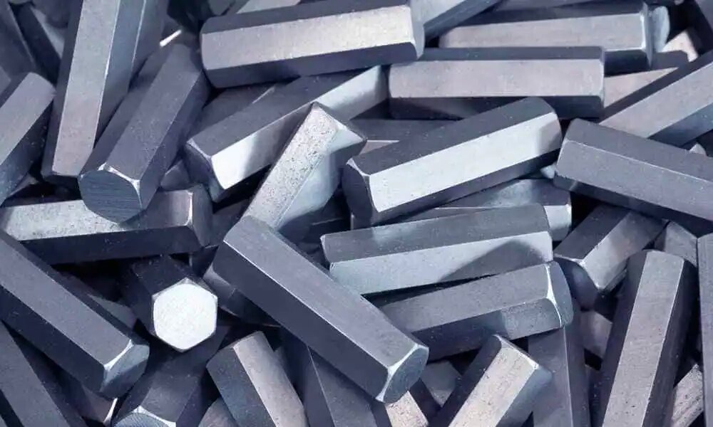 what is alloy steel vs stainless steel