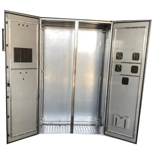 Free Standing Weather Proof Walk in Enclosure with Door Lock