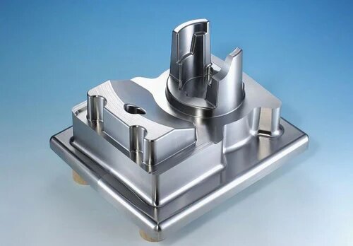 Difference Between Mold and Die
