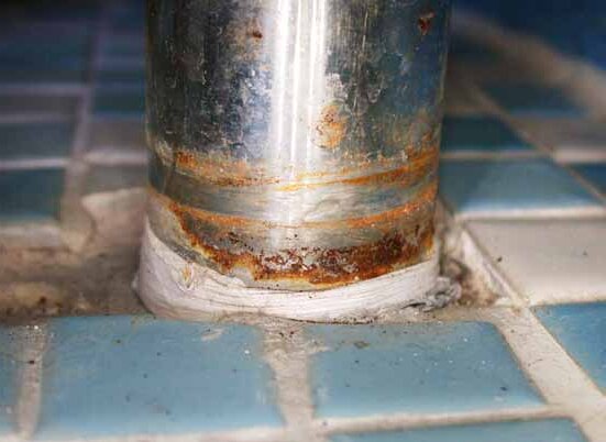 Corrosione elettrolitica dell'acciaio inossidabile