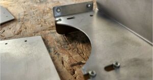 Plaatwerk hardware installatie